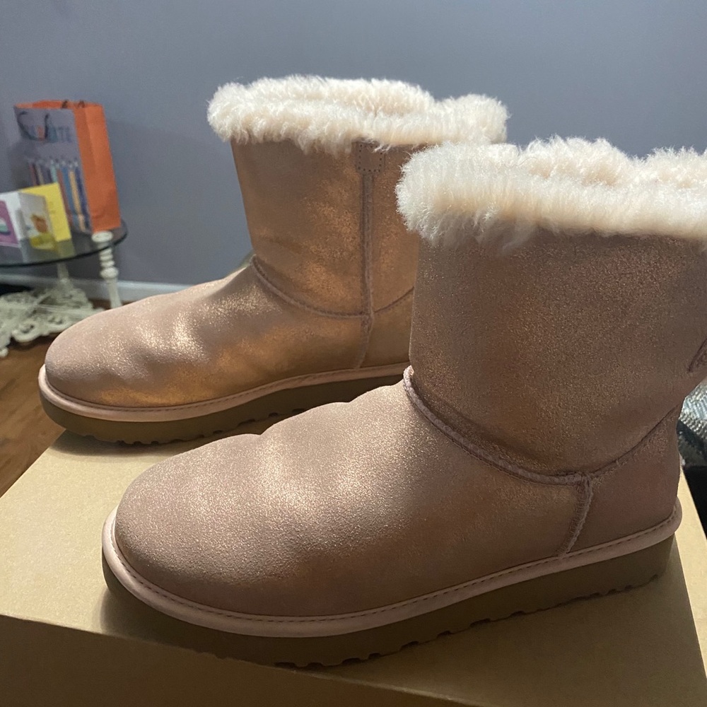 Pink sparkle uggs - Picture 2 of 6